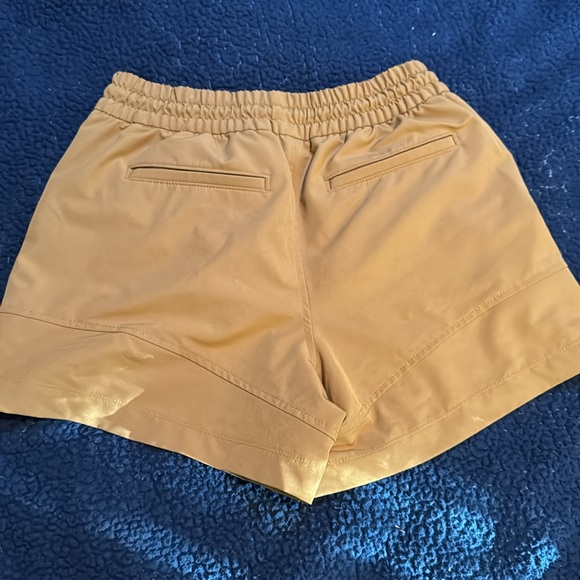 Old Navy Women’s Stretchtech Go H2O shorts - Picture 3 of 3